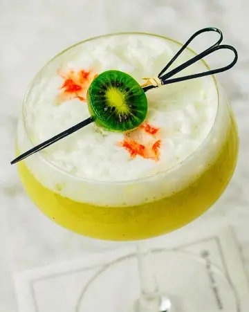 Cocktail with a kiwi garnish