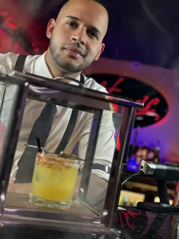 A cocktail smoked under the cloche